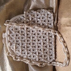 🤍👛Vintage Handmade In British Hong Kong White Acrylic Beaded Floral Design Bag